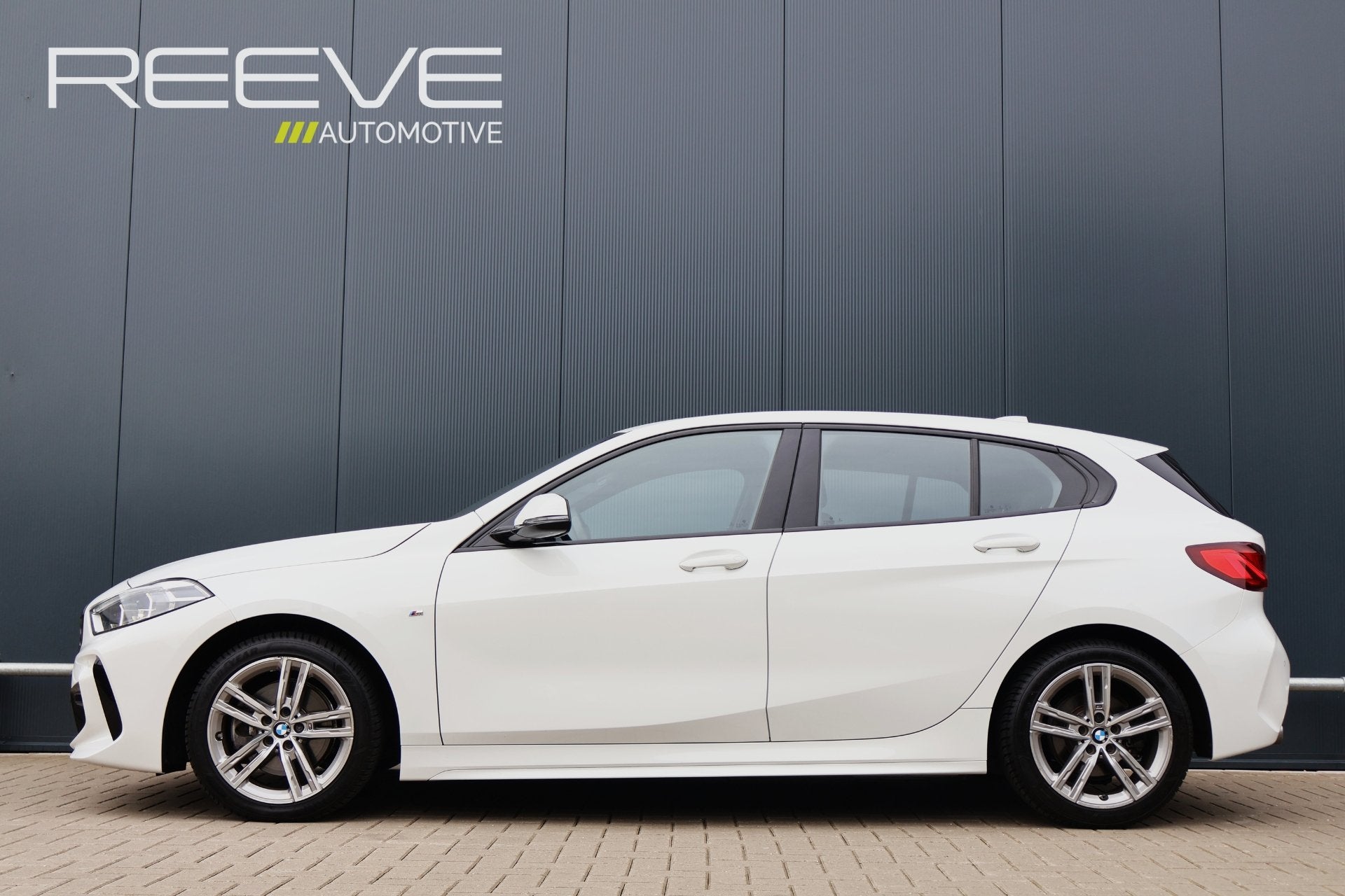 BMW 1-serie 118i Business Edition M-sport | Automaat | Live, Auto's, 136 pk, Gebruikt, Met garantie (alle), Leder en Stof