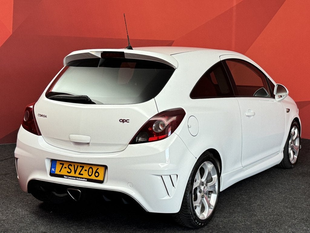 Opel Corsa 1.6-16V Turbo OPC | Recaro | Climate Control | 19, Voorwielaandrijving, Euro 5, Gebruikt, Zwart
