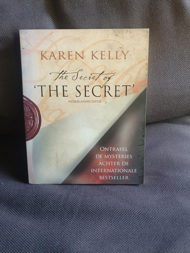 The Secret of 'The Secret' - Karen Kelly, Ophalen of Verzenden, Zo goed als nieuw, Spiritualiteit algemeen, Achtergrond en Informatie