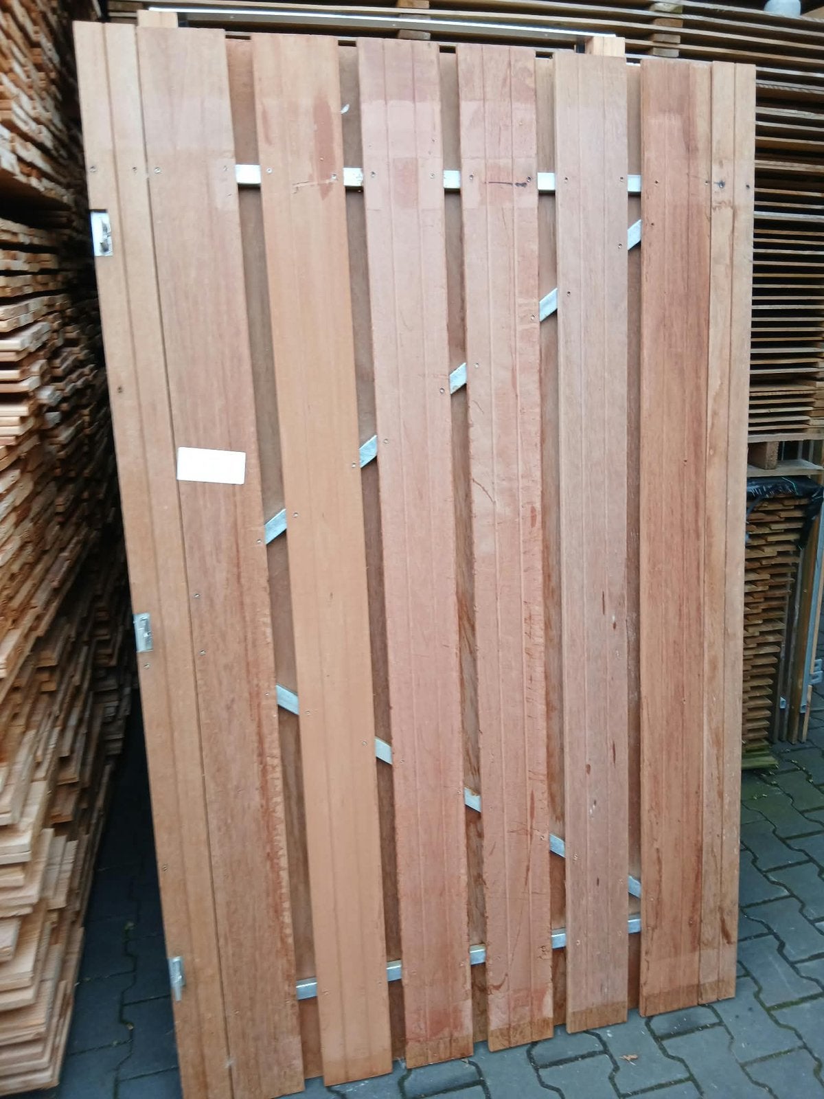 Hardhouten poort met ijzeren frame. 1.20 m br en 1.95 m h, Ophalen, Nieuw, 150 tot 200 cm, Hout