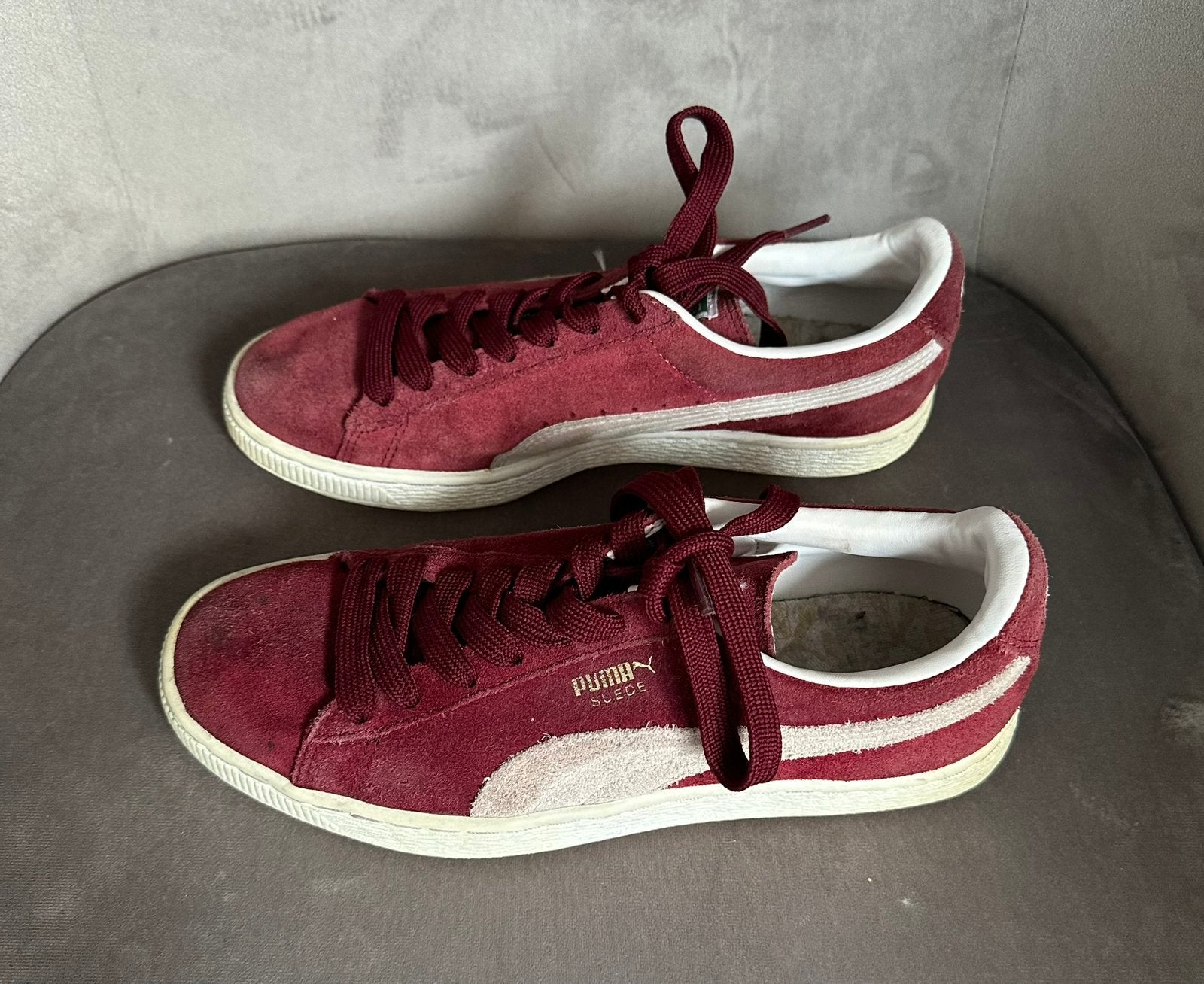 Bordeaux rode suède sneakers maat 38 - Puma, Ophalen of Verzenden, Gedragen, Rood, Sneakers of Gympen