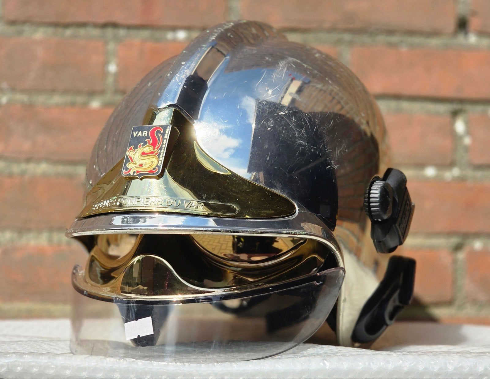 brandweerhelm brandweer Frankrijk MSA F1SF VAR, Ophalen of Verzenden, Nederland, Embleem of Badge