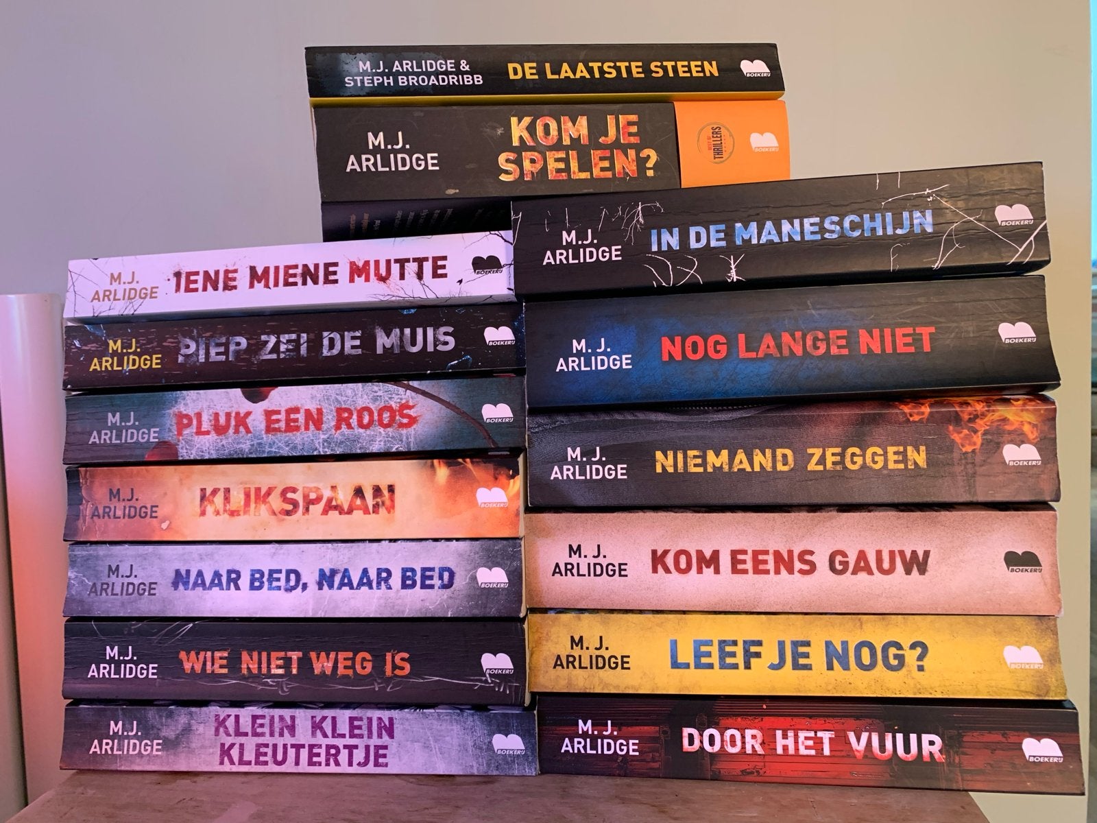 M.J. Arlidge Helen Grace-serie (alle 13) + 2 extra thrillers, Ophalen of Verzenden, Gelezen, Nederland