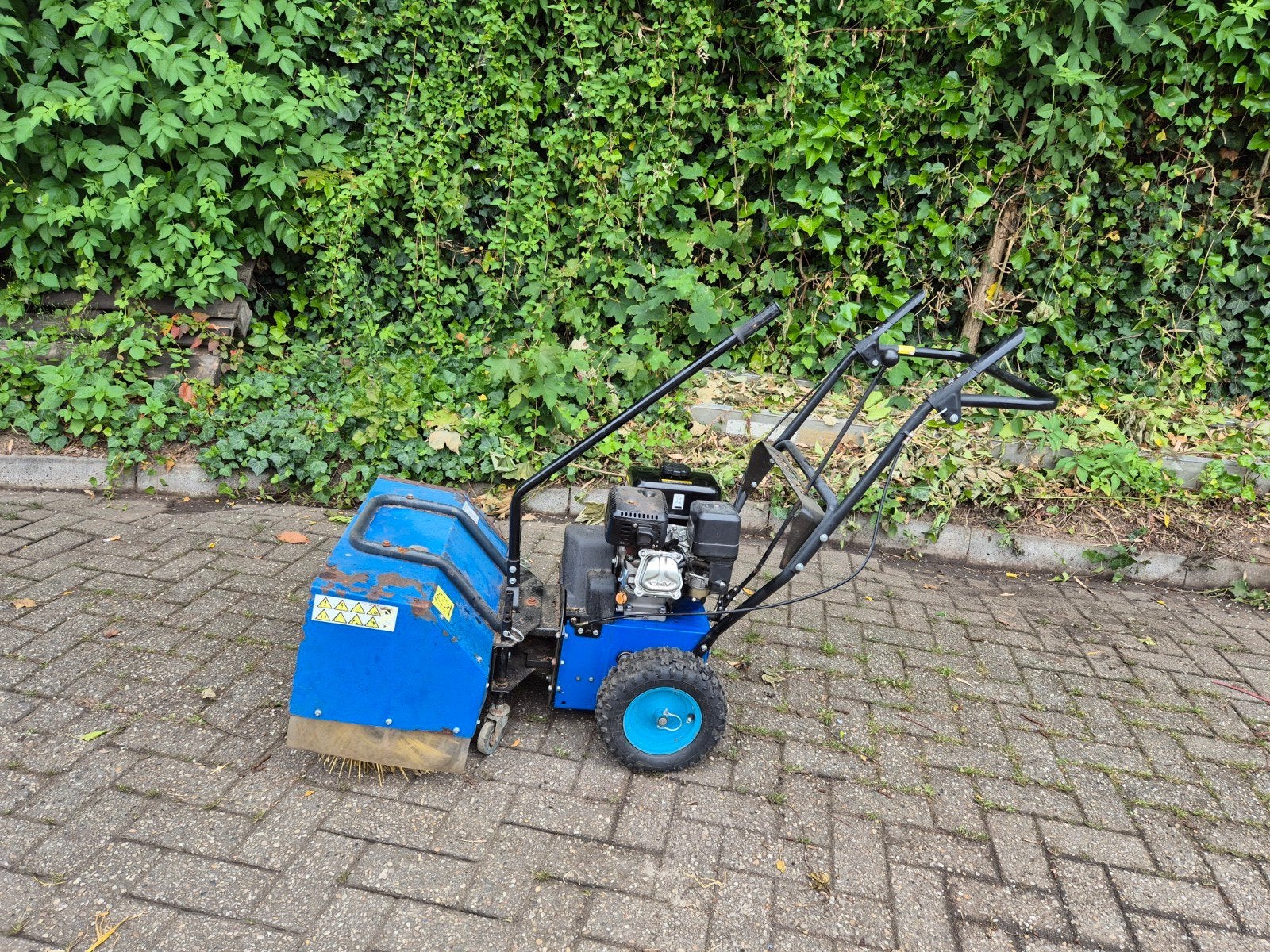 Veegmachine op benzine, Ophalen