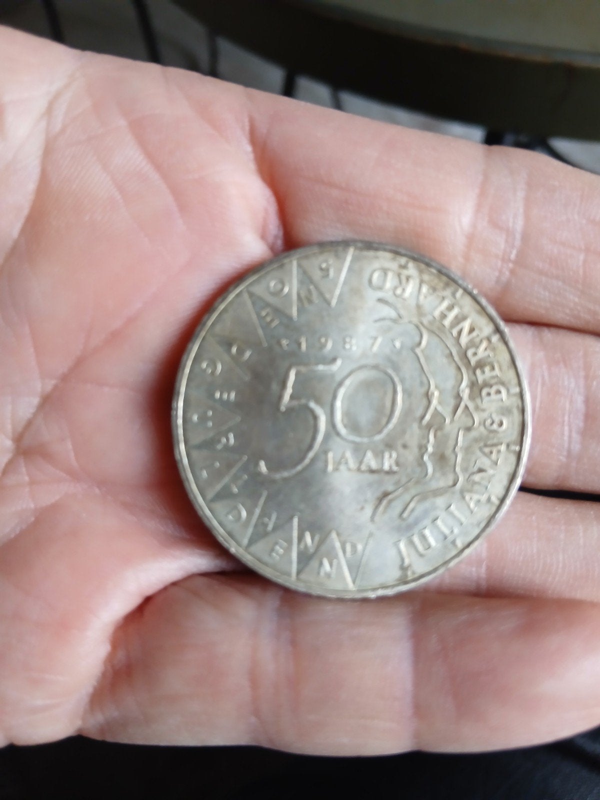 Zilveren 50 Jaar Juliana munt 1987, Ophalen