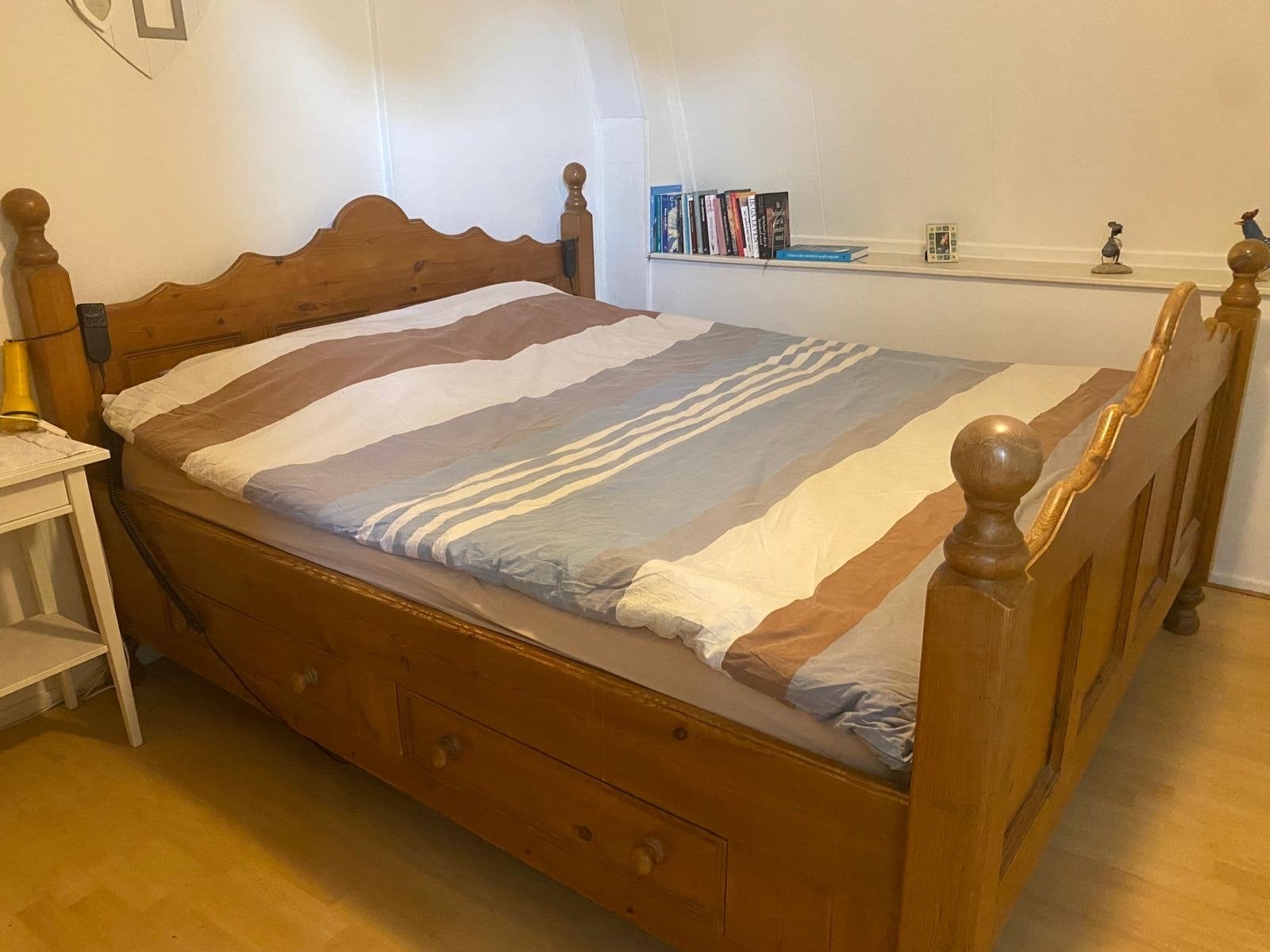 Houten tweepersoonsbed met electrisch verstelb.  lattenb., Gebruikt, Bruin, Tweepersoons, 200 cm