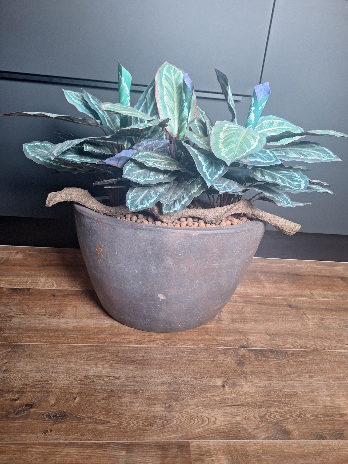 Grote bloempot met kunstbloemen van Intratuin, Ophalen