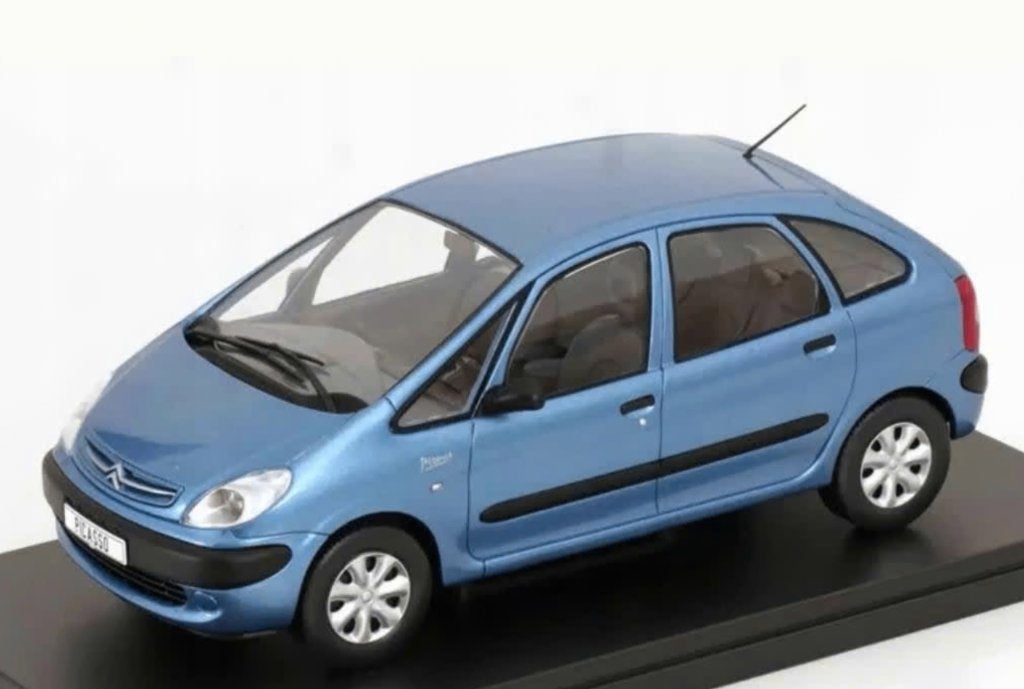 Citroen XSARA Picasso Blauw met. 1994 1/24 WHITEBOX WB124233