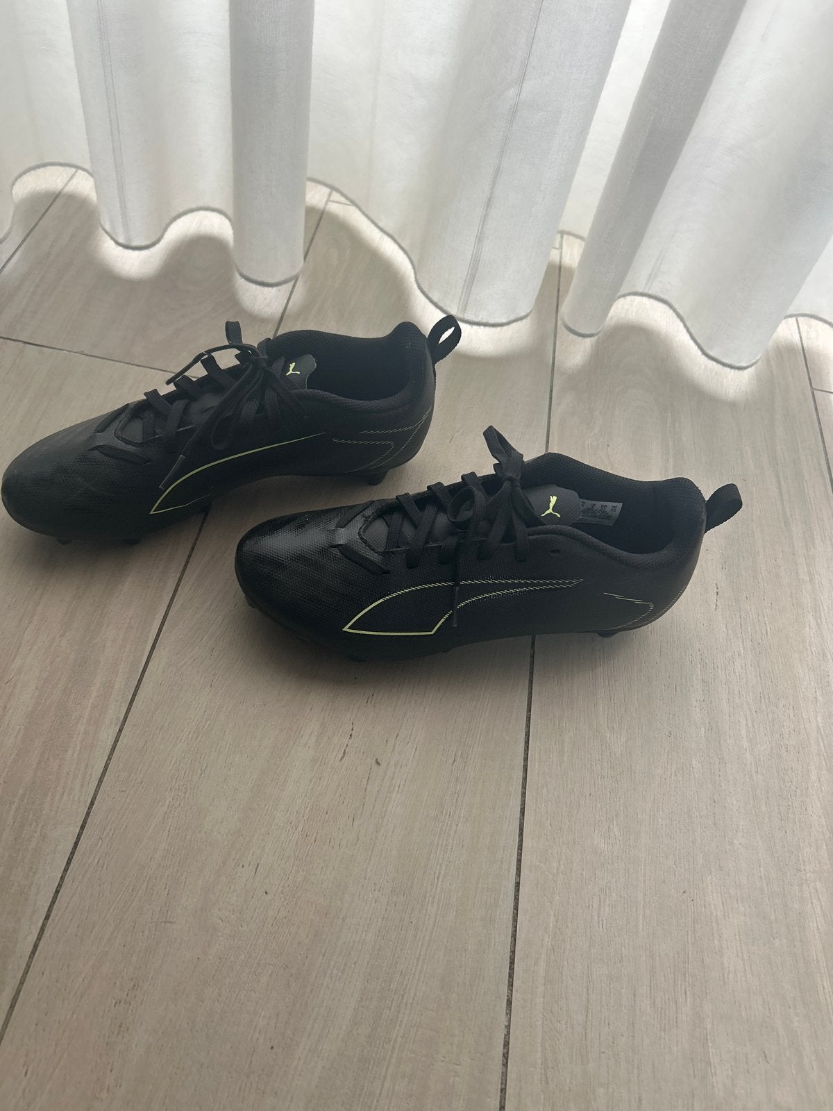Puma voetbalschoenen maat 37 nieuwe, Maat XS of kleiner, Ophalen of Verzenden, Gebruikt, Schoenen