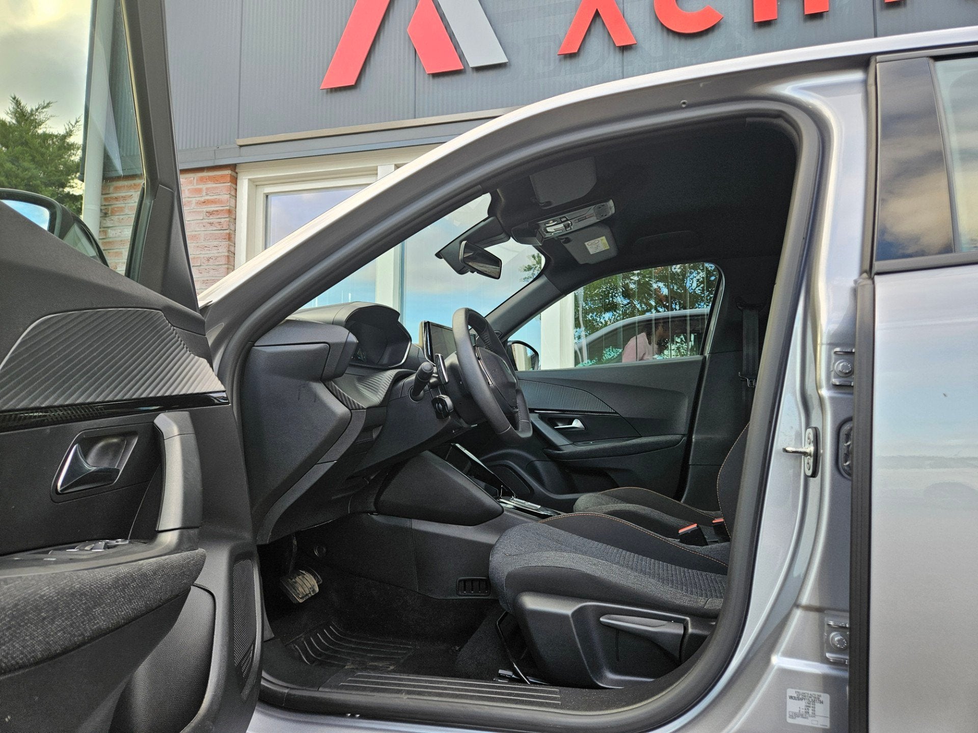Peugeot 2008 1.2 Hybrid 136 Style Carplay! LED! Automaat! Cr, 1272 kg, Gebruikt, Euro 6, 1199 cc