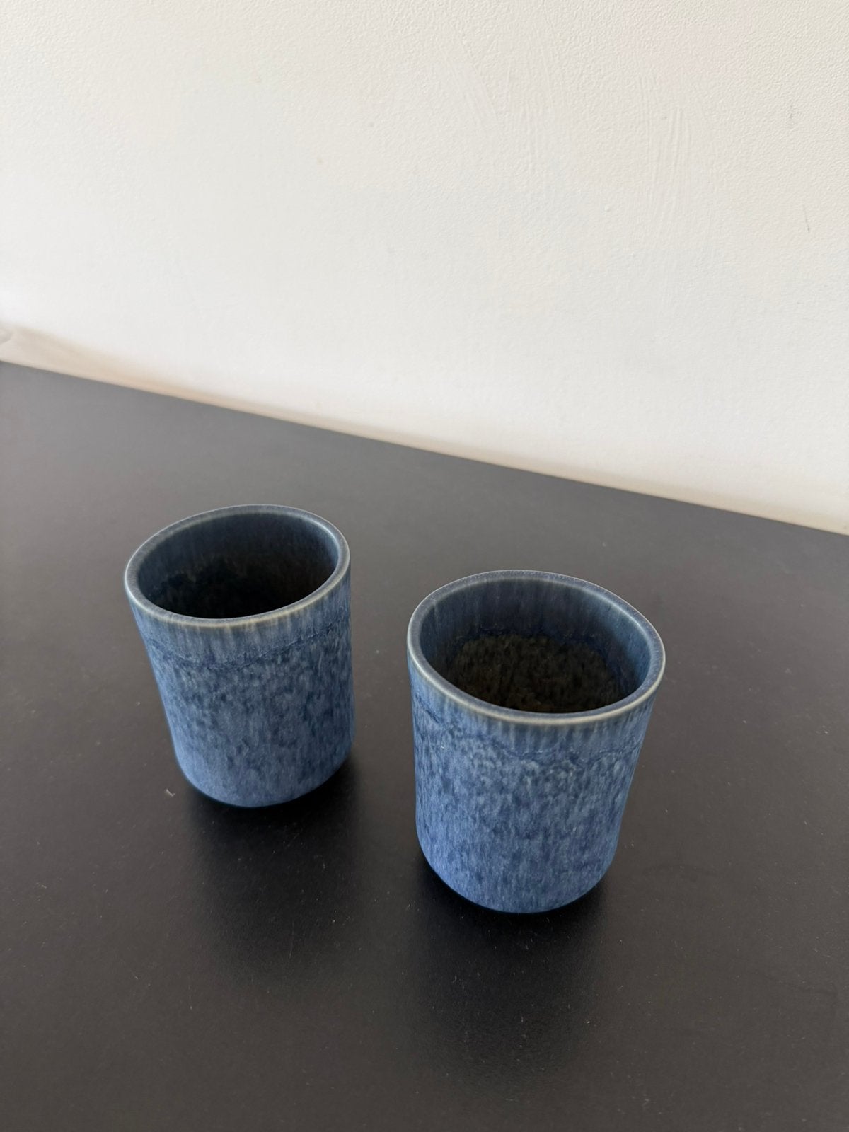 Set of 2 blue ceramic cups / mugs, Huis en Inrichting, Ophalen, Keramiek, Nieuw, Mok