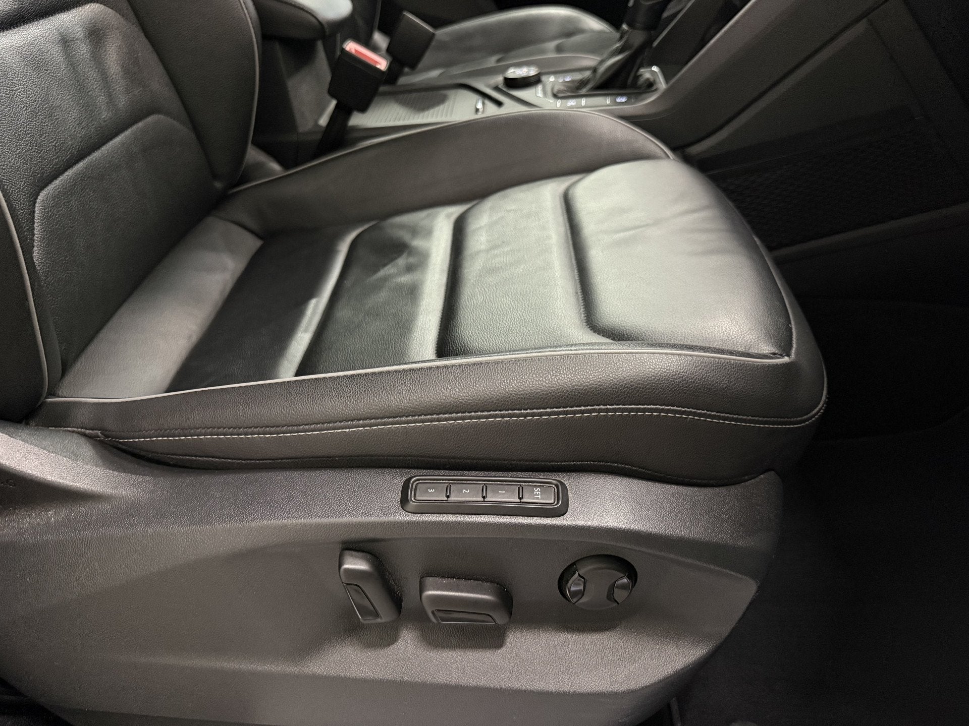 Foto 45 van Volkswagen Tiguan 2.0 TSI 4Motion 3x R-Line BLACK PANO/VOL-L