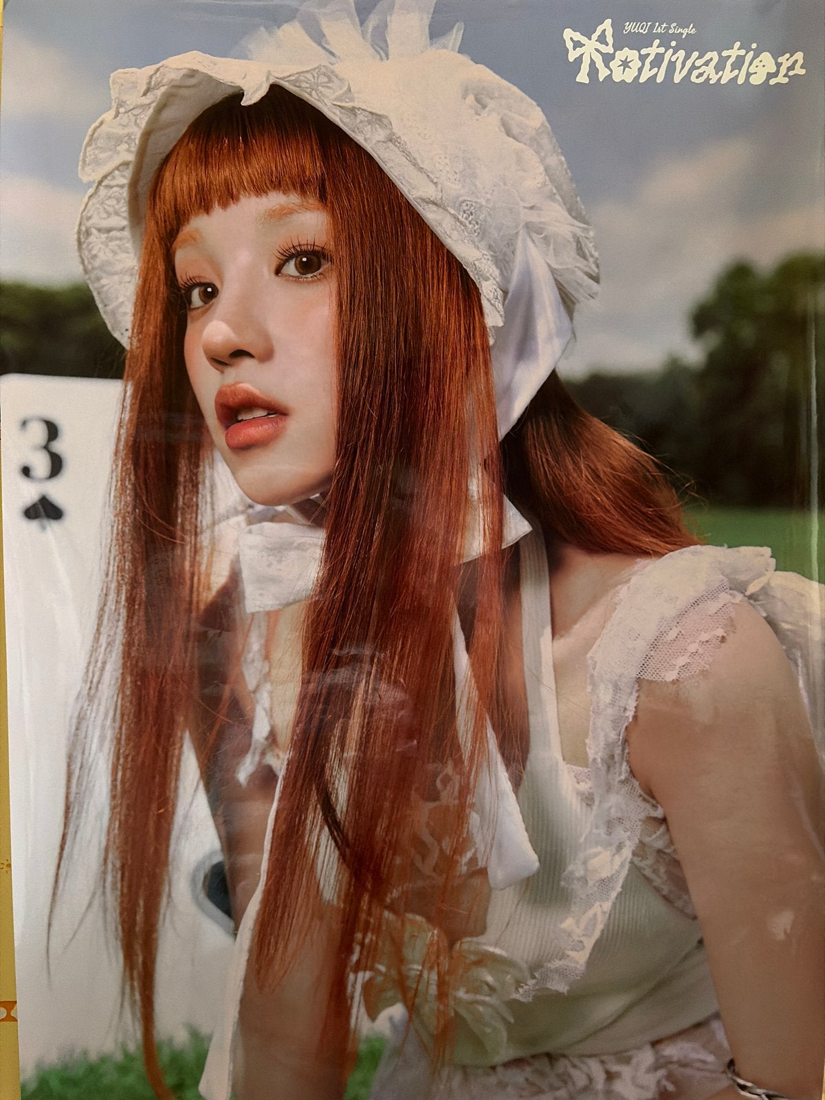 YUQI i-dle poster, Rechthoekig Staand, Deurposter of groter, Ophalen of Verzenden, Zo goed als nieuw