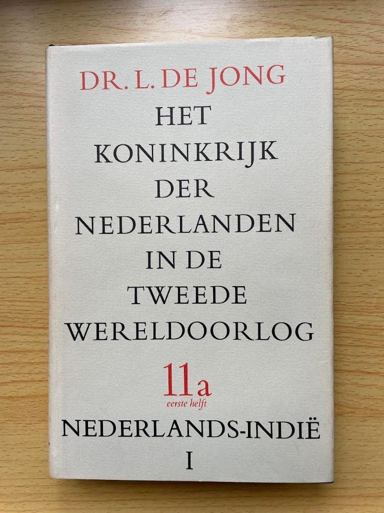 Het Koninkrijk der Nederlanden in WO II, XI, Ned.-Indië, Ophalen of Verzenden, Gelezen, L. de Jong