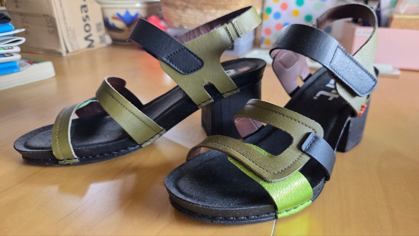 Art. sandalen met hak - Groen/Zwart - Maat 40, Zo goed als nieuw, Art., Groen, Sandalen of Muiltjes