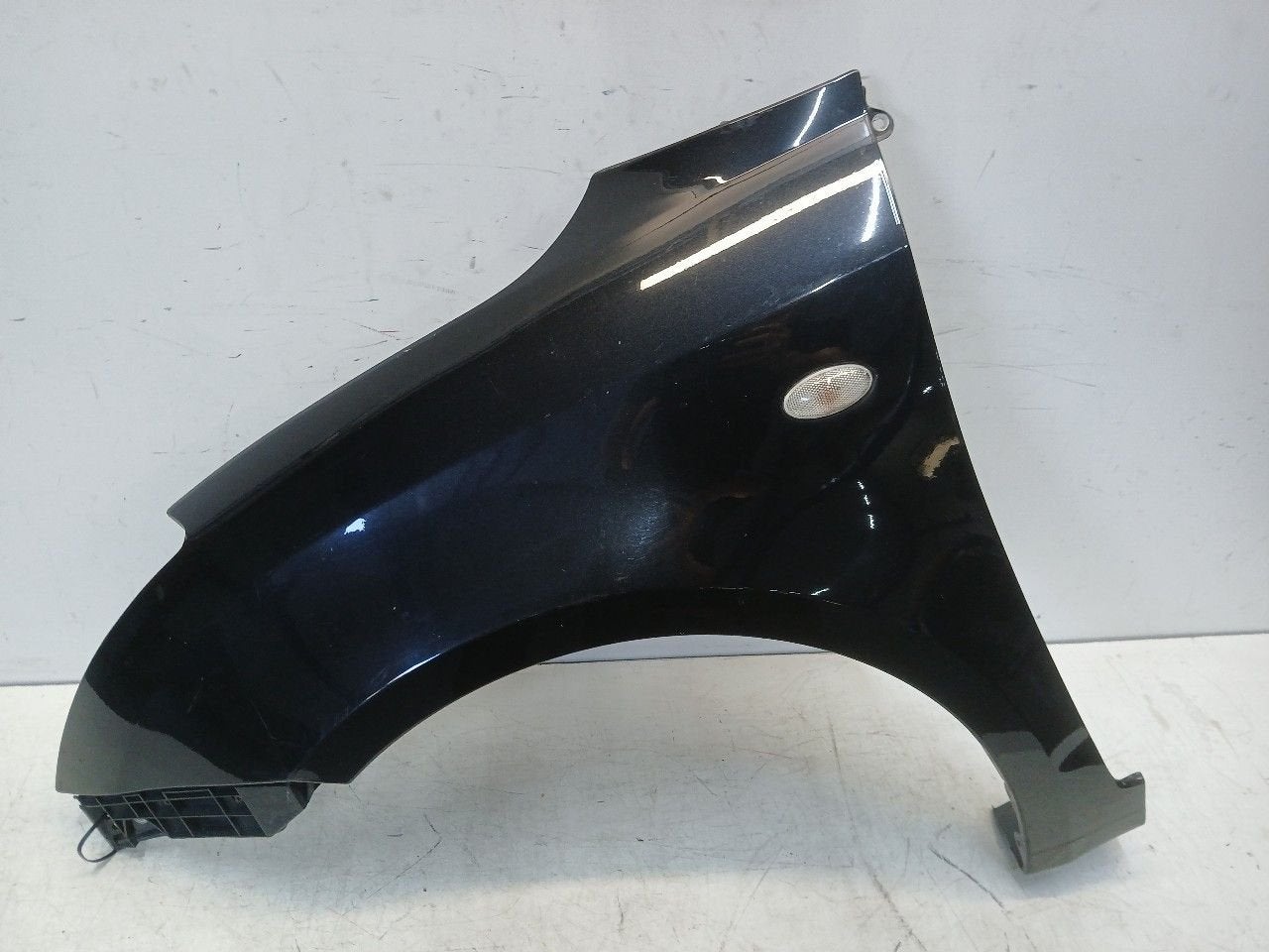 Spatbord links voor Suzuki Swift, Auto-onderdelen, Onderdelen@venauto.nl, Van der Ven Autorecycling B.V., Gebruikt, Ettenseweg 76, 4706 PB Roosendaal, The Netherlands