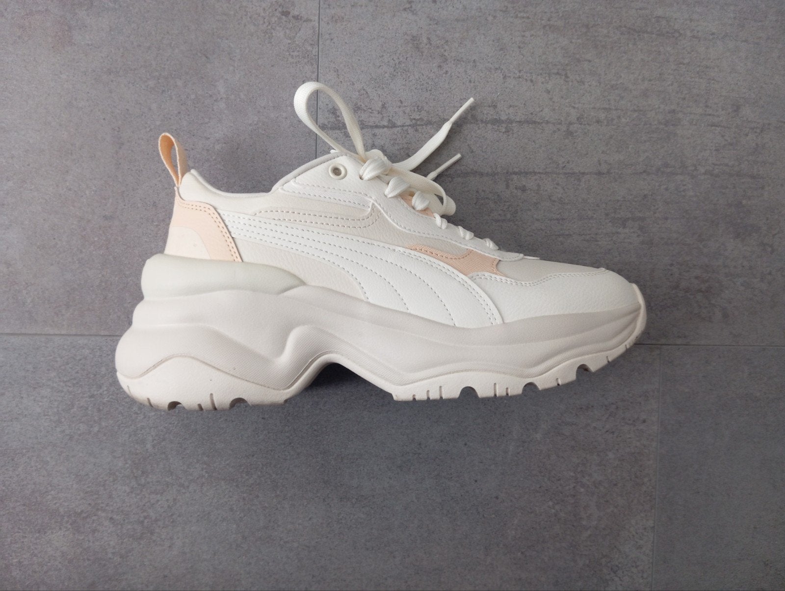 Puma sneakers dames maat 41 - Zo goed als nieuw, Ophalen of Verzenden, Zo goed als nieuw, Wit, Sneakers of Gympen