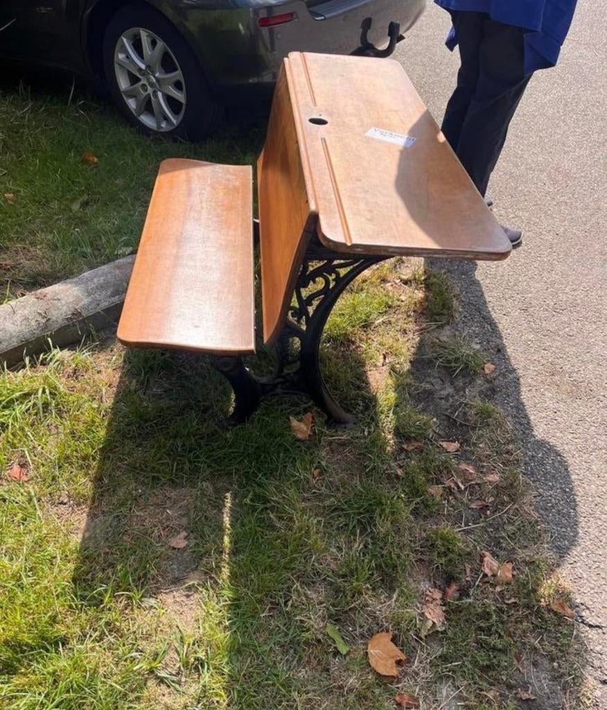 Vintage schoolbankje met gietijzeren onderstel, Antiek en Kunst, Antiek | Meubels | Stoelen en Banken, Ophalen
