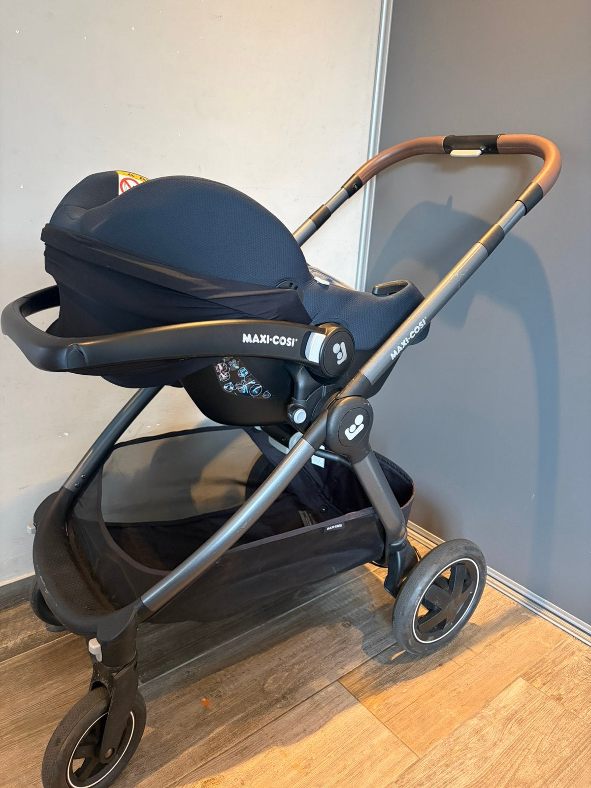 Volledige 3-1 in kinderwagen van Maxi- Cosi, Kinderen en Baby's, Ophalen, Zo goed als nieuw, Combiwagen, Met autostoeltje