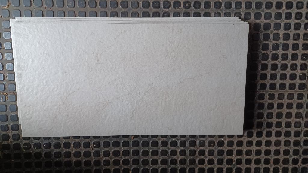 Badkamer tegels wit/beige, Ophalen, 60 cm of meer, Nieuw, Minder dan 5 m²