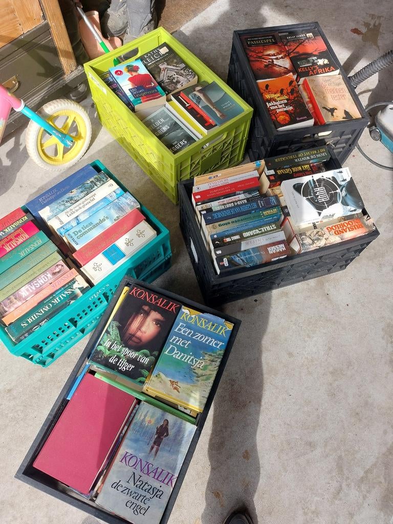 5 kratten boeken: veel Konsalik, oorlog en thrillers, Ophalen of Verzenden, Gelezen, Konsalik