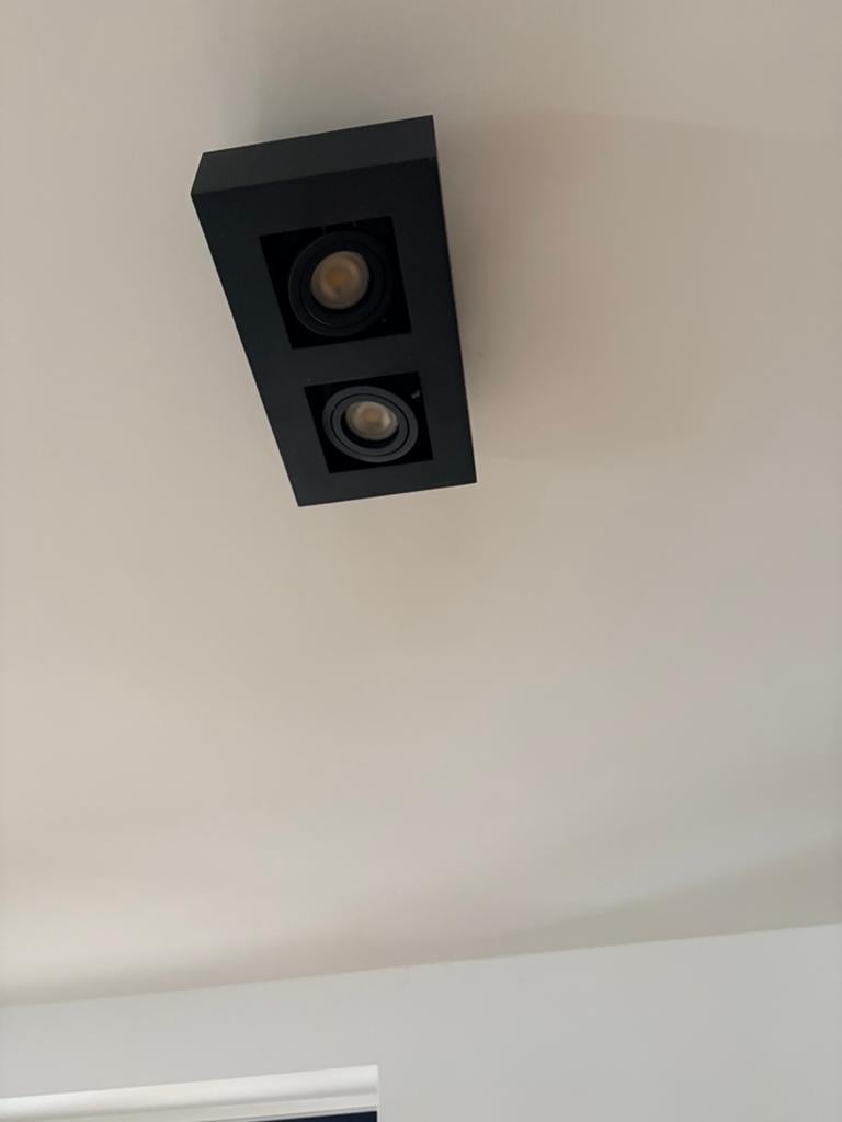 Zwarte opbouw spots, Huis en Inrichting, Lampen | Spots, Ophalen of Verzenden, Zo goed als nieuw, Metaal of Aluminium, Plafondspot of Wandspot