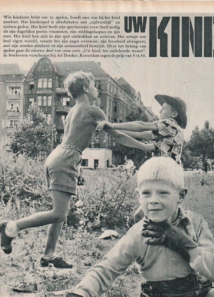Vintage knipsels 1966 Kinderspel jongetjes met pistooltjes, Verzenden, Overige typen