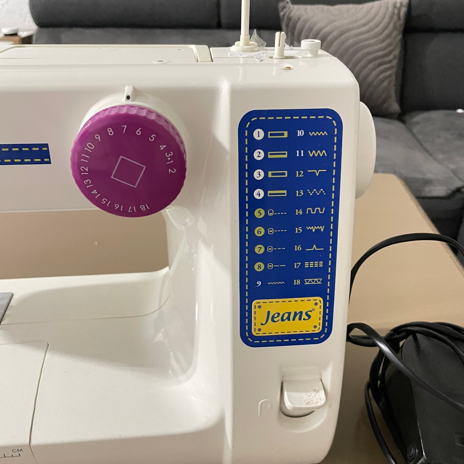 Toyota Jeans Naaimachine - Zo goed als nieuw, Hobby en Vrije tijd, Naaimachines en Toebehoren, Ophalen, Zo goed als nieuw, Naaimachine
