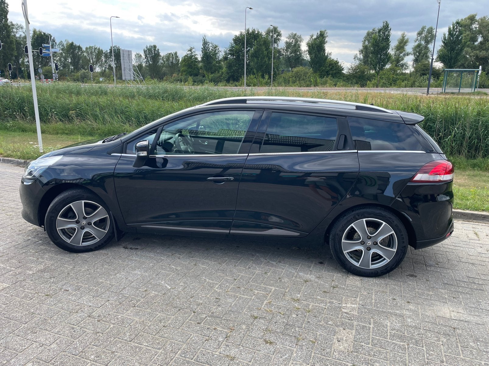 Renault Clio Energy TCe 90pk S&S 2015 Zwart, Auto's, Renault, Voorwielaandrijving, 898 cc, Zwart, Origineel Nederlands