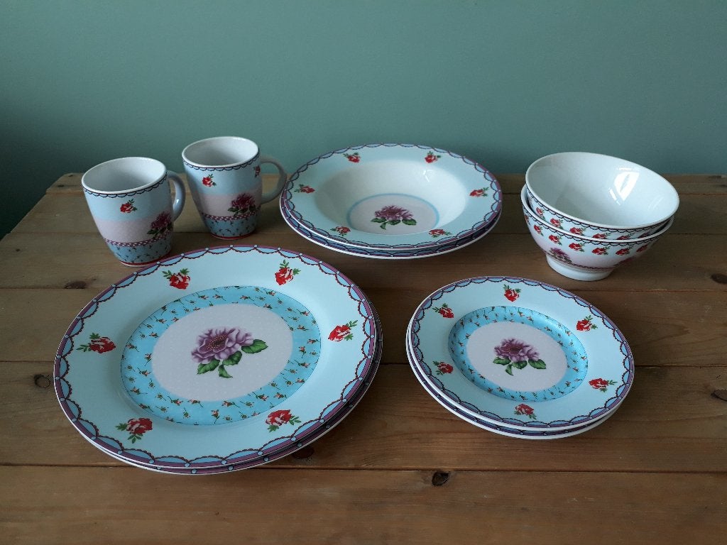 Tweedelig servies: borden, mokken en schaaltjes, goede staat, Ophalen, Overige materialen, Zo goed als nieuw, Overige stijlen