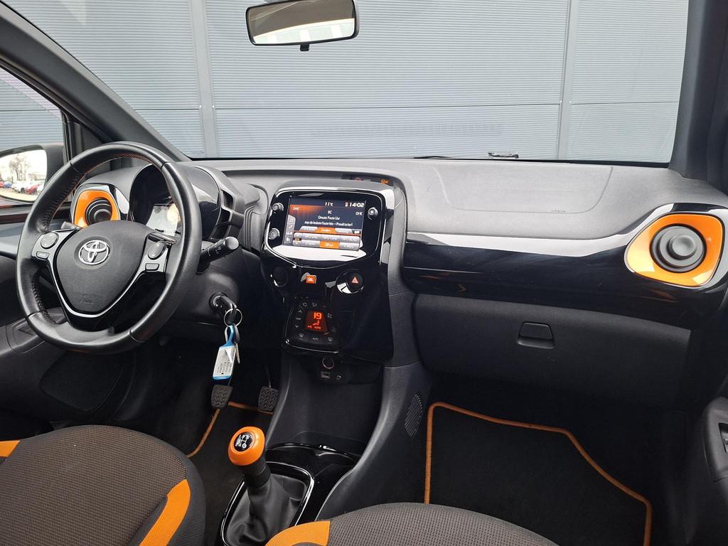 Toyota Aygo 1.0 VVT-i x-JBL | Camera | Clima | Carplay, Voorwielaandrijving, Gebruikt, Euro 6, 4 stoelen