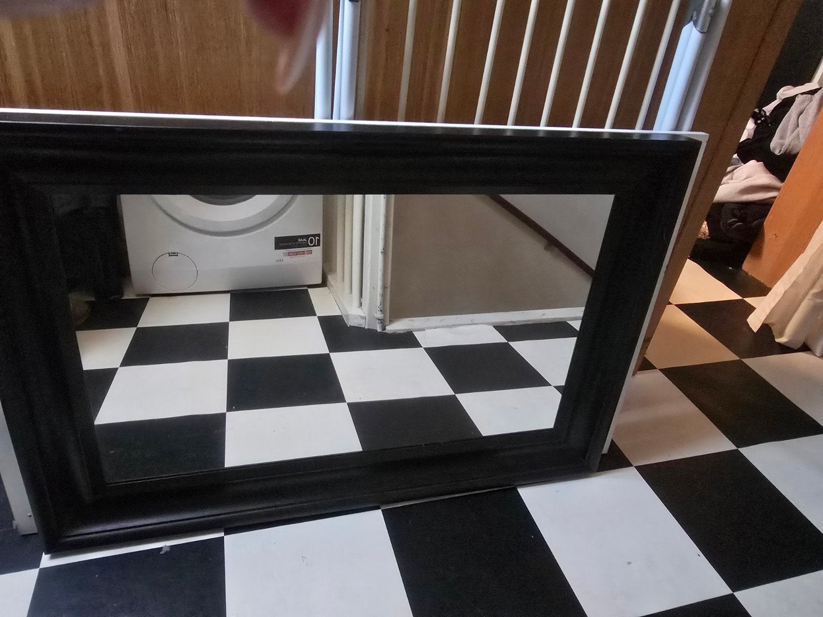 Mooie grote spiegel met zwarte lijst 90 x 60 op plank, Ophalen, Gebruikt, 100 tot 125 cm, Minder dan 100 cm