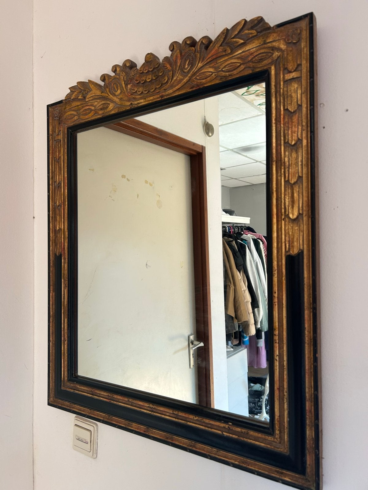 Antieke spiegel met sierlijke gouden lijst, Antiek en Kunst, Ophalen, Rechthoekig, 50 tot 100 cm, 100 tot 150 cm