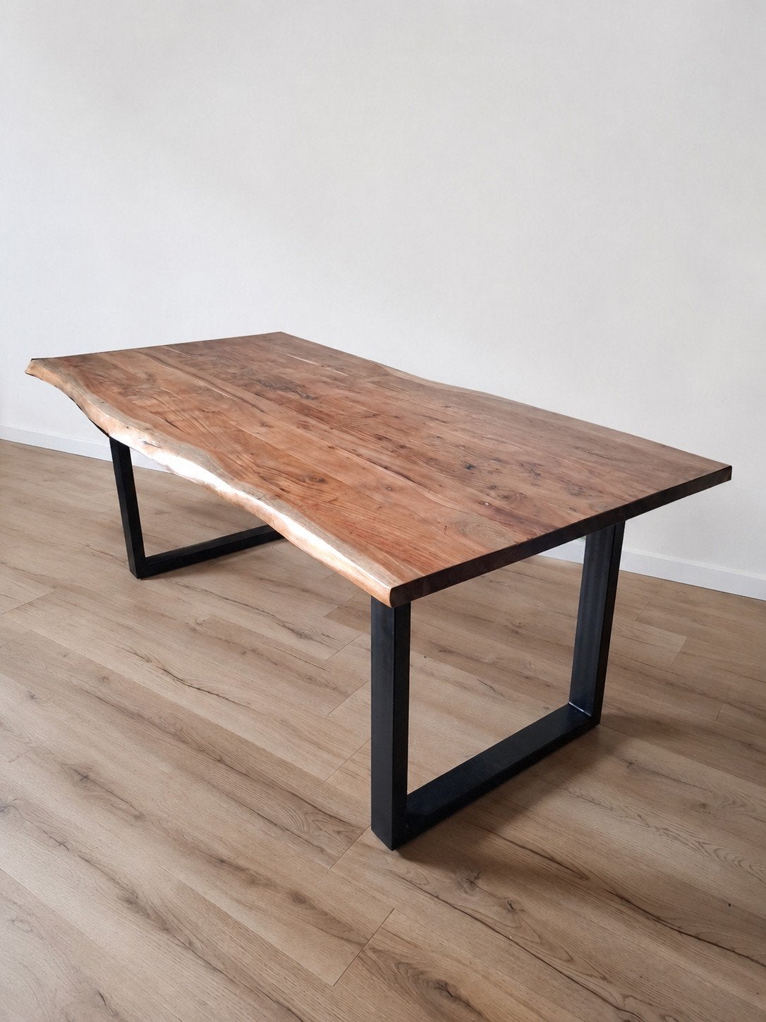 Prachtige massief houten eettafel, zwart metalen onderstel, Ophalen of Verzenden, Rechthoekig, 200 cm of meer, 100 tot 150 cm