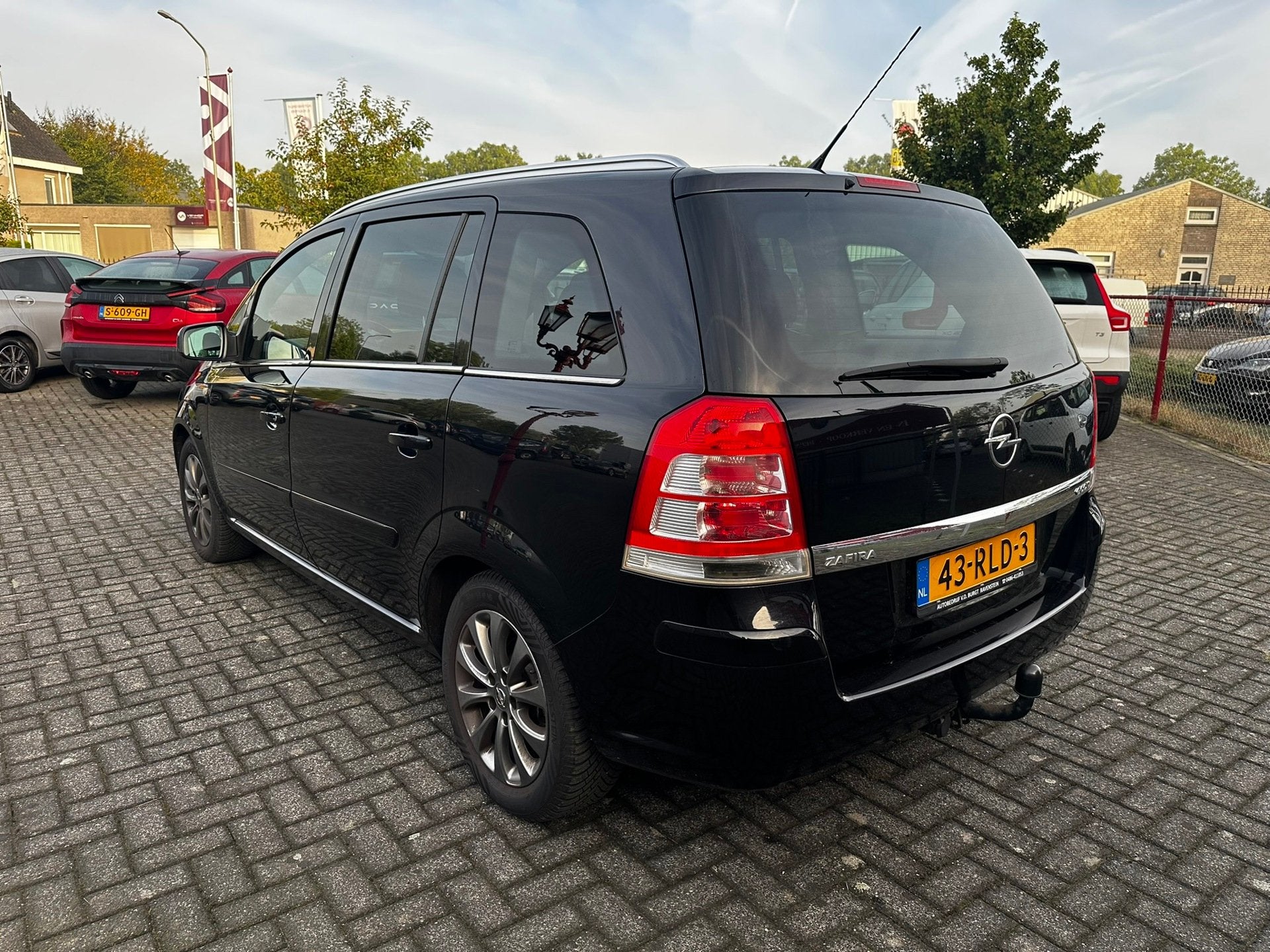 Opel Zafira 1.6 Edition | 7pers | Trekhaak | Airco | Cruise, Auto's, Voorwielaandrijving, Euro 5, Gebruikt, Zwart