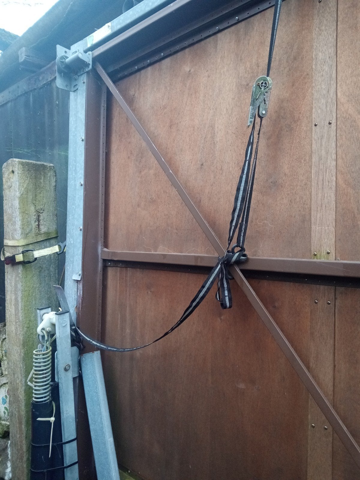 Gebruikte houten poort. Ideaal voor een tuin of oprit of gar, Doe-het-zelf en Verbouw, Ophalen, Gebruikt