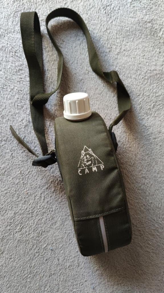 CAMP veldfles, drinkfles, waterfles in hoes - geïsoleerd, Ophalen of Verzenden, Zo goed als nieuw