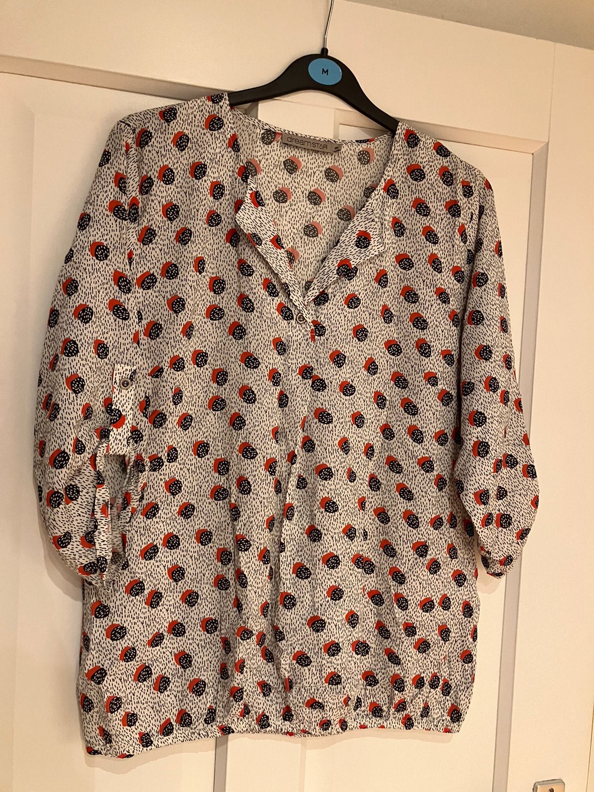Nieuw=wit zwart rode beweekte blouse=Dreamstar/40, Kleding | Dames, Blouses en Tunieken, Ophalen of Verzenden, Nieuw, Maat 38/40 (M)
