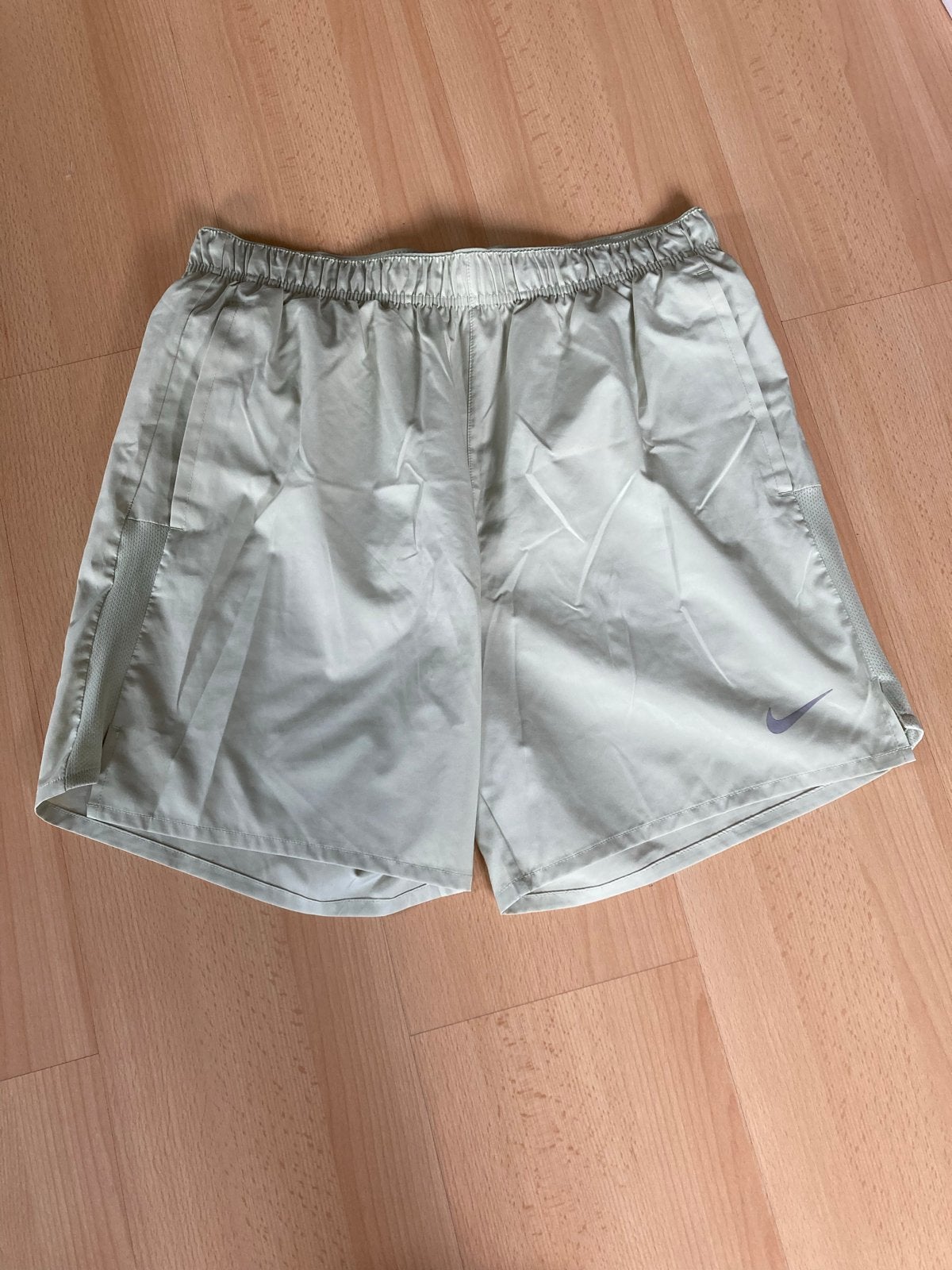 Nike sportshort - Lichtgroen - Maat M, Maat 38/40 (M), Ophalen of Verzenden, Groen, Fitness of Aerobics