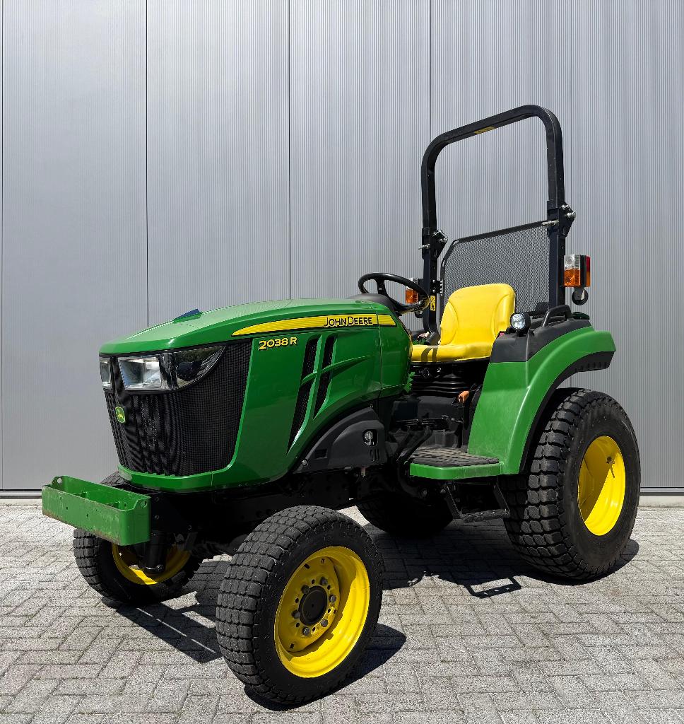 Verkocht! John Deere 2038R - Gazonbanden - 400uur -Kenteken, John Deere, Gebruikt, Tot 2500, Verzenden