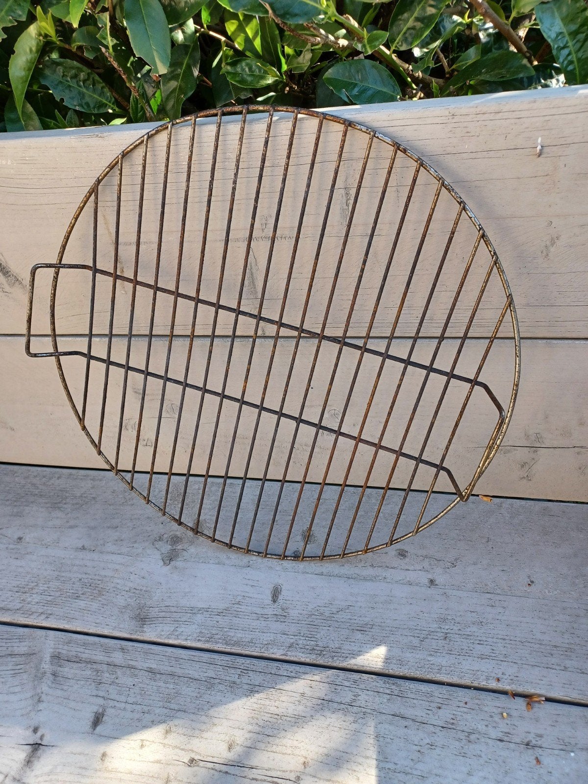 BBQ rooster, Ophalen
