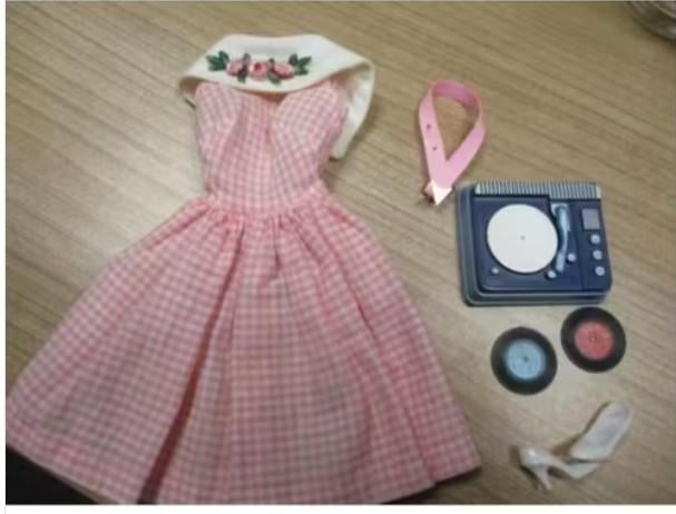 1965 BARBIE DANCING DOLL OUTFIT NM staat COMPLEET, Verzenden, Zo goed als nieuw, Kleertjes