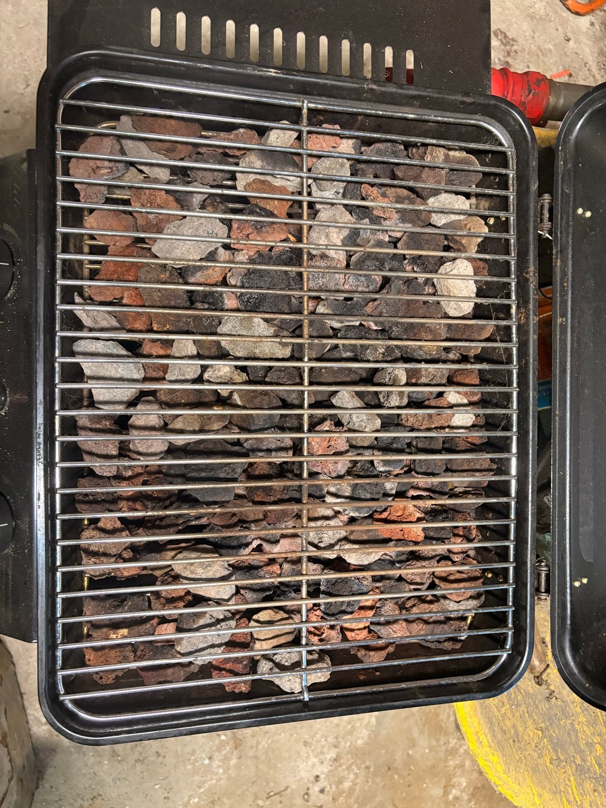 Gebruikte gasbarbecue met lavastenen, Ophalen of Verzenden, Gebruikt