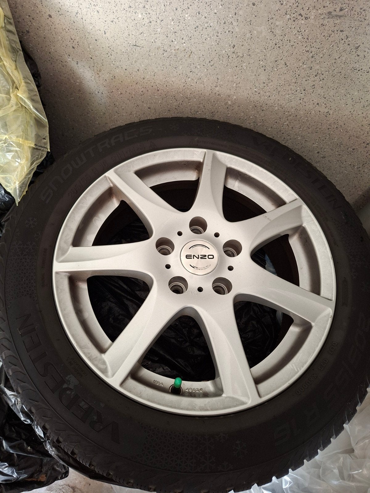 4x ENZO 16” lichtmetaal + Vredestein winterbanden | 6-7 mm!, Ophalen, Gebruikt, Hyundai
