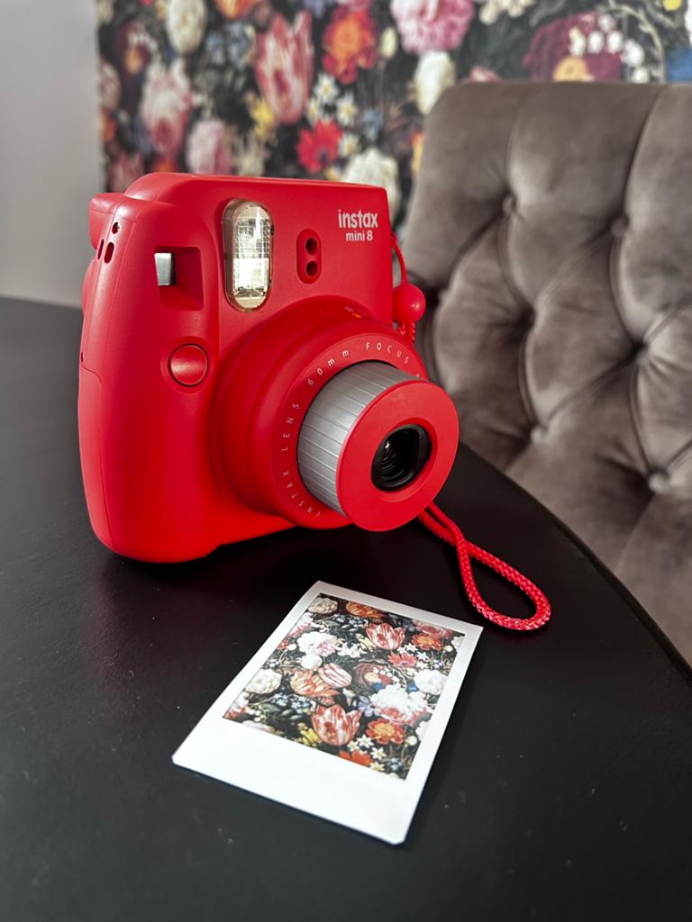 Fujifilm Instax Mini 8 + veel sheets, Mat, Fujifilm, Zo goed als nieuw, Instant film