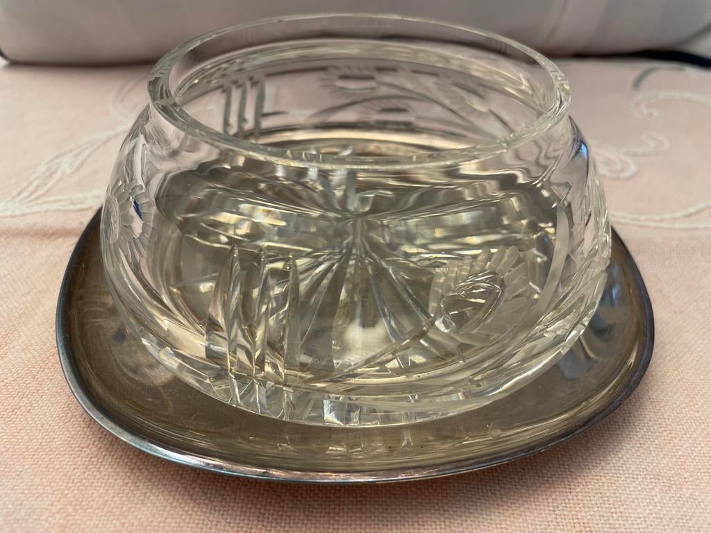 Vintage Bonbonnière kristal op verzilverde schaal, Antiek en Kunst, Antiek | Glas en Kristal, Ophalen