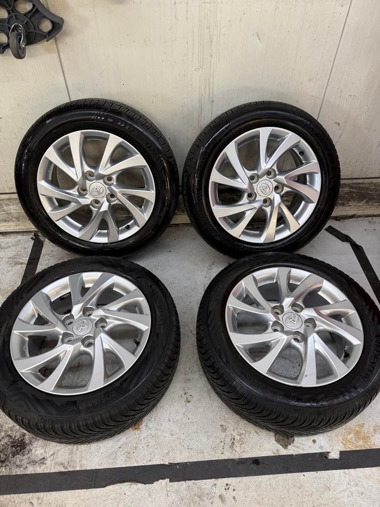 Originele Toyota velgen met all season banden, Ophalen, Gebruikt, 16 inch, Banden en Velgen
