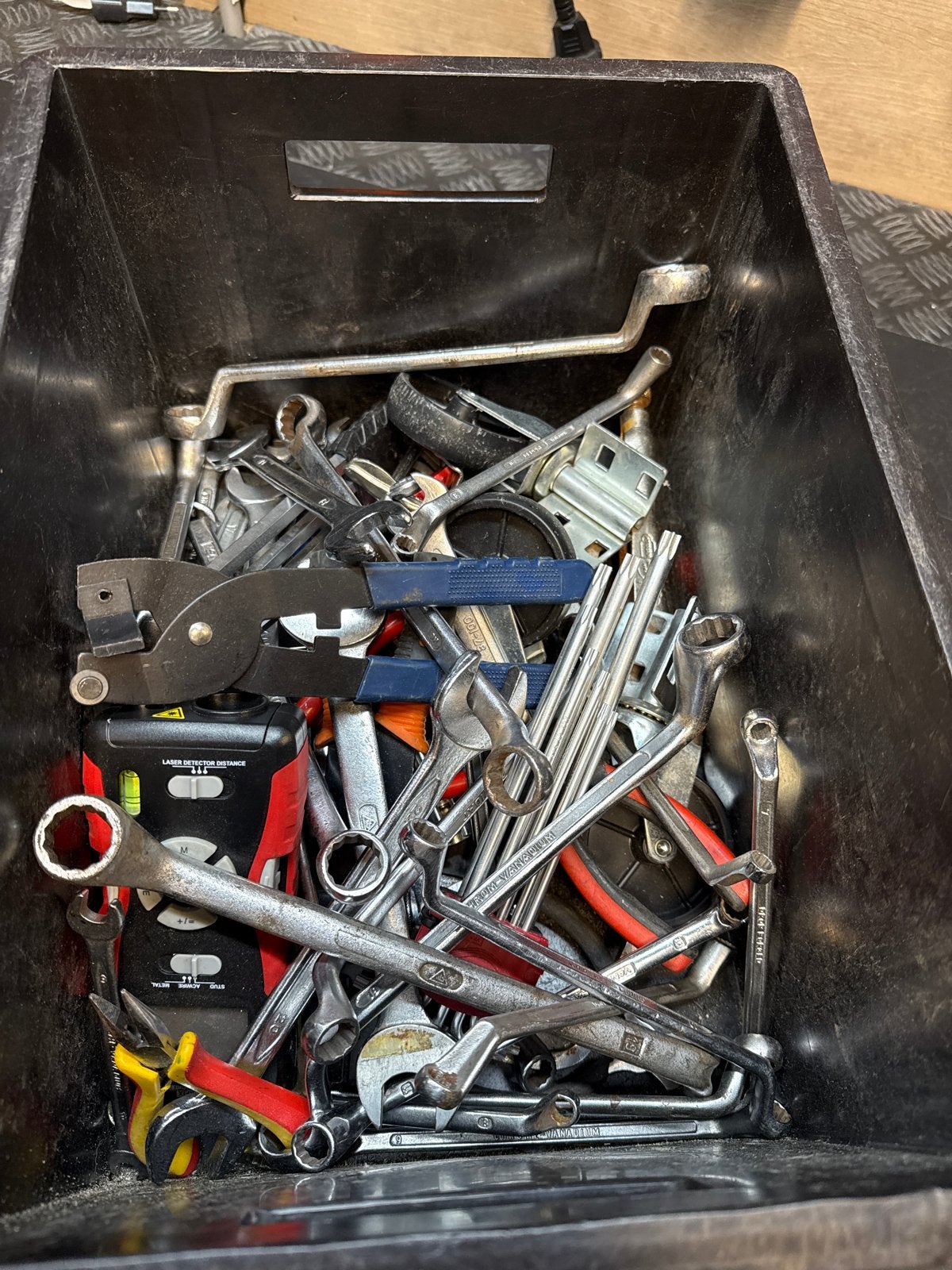 Gereedschapskist vol diverse handgereedschappen