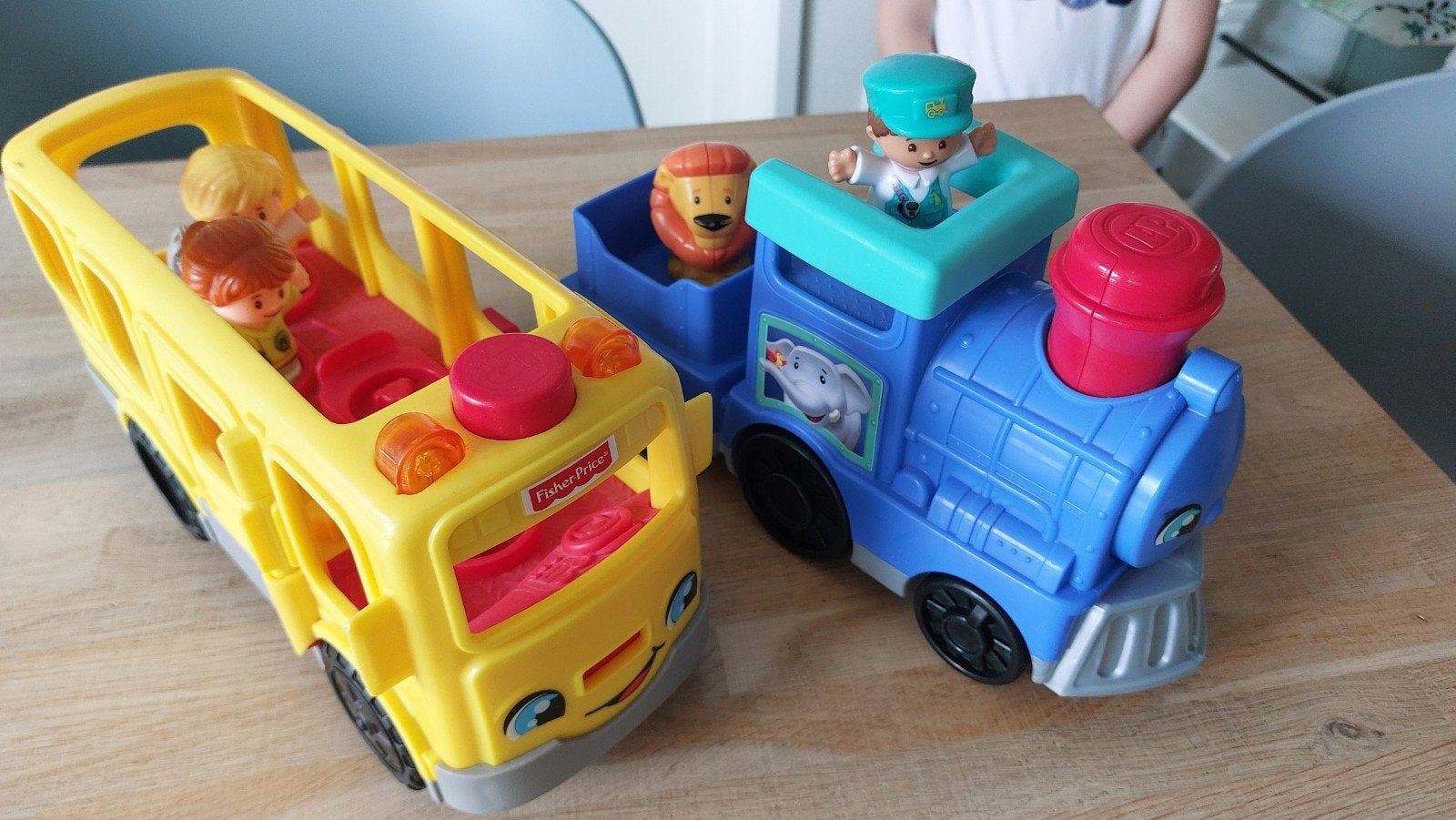 Little People schoolbus en dierentrein, Ophalen of Verzenden, Zo goed als nieuw