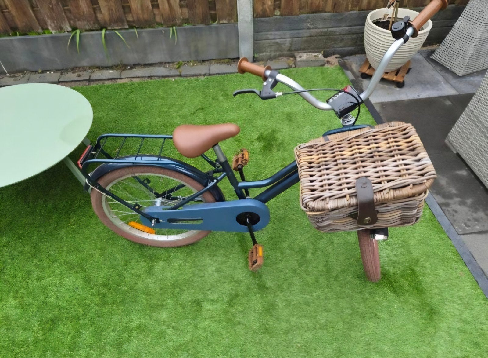 Kinderfiets 20 inch met mandje en bagagedrager, Fietsen en Brommers, Fietsen | Kinderfietsjes, Ophalen